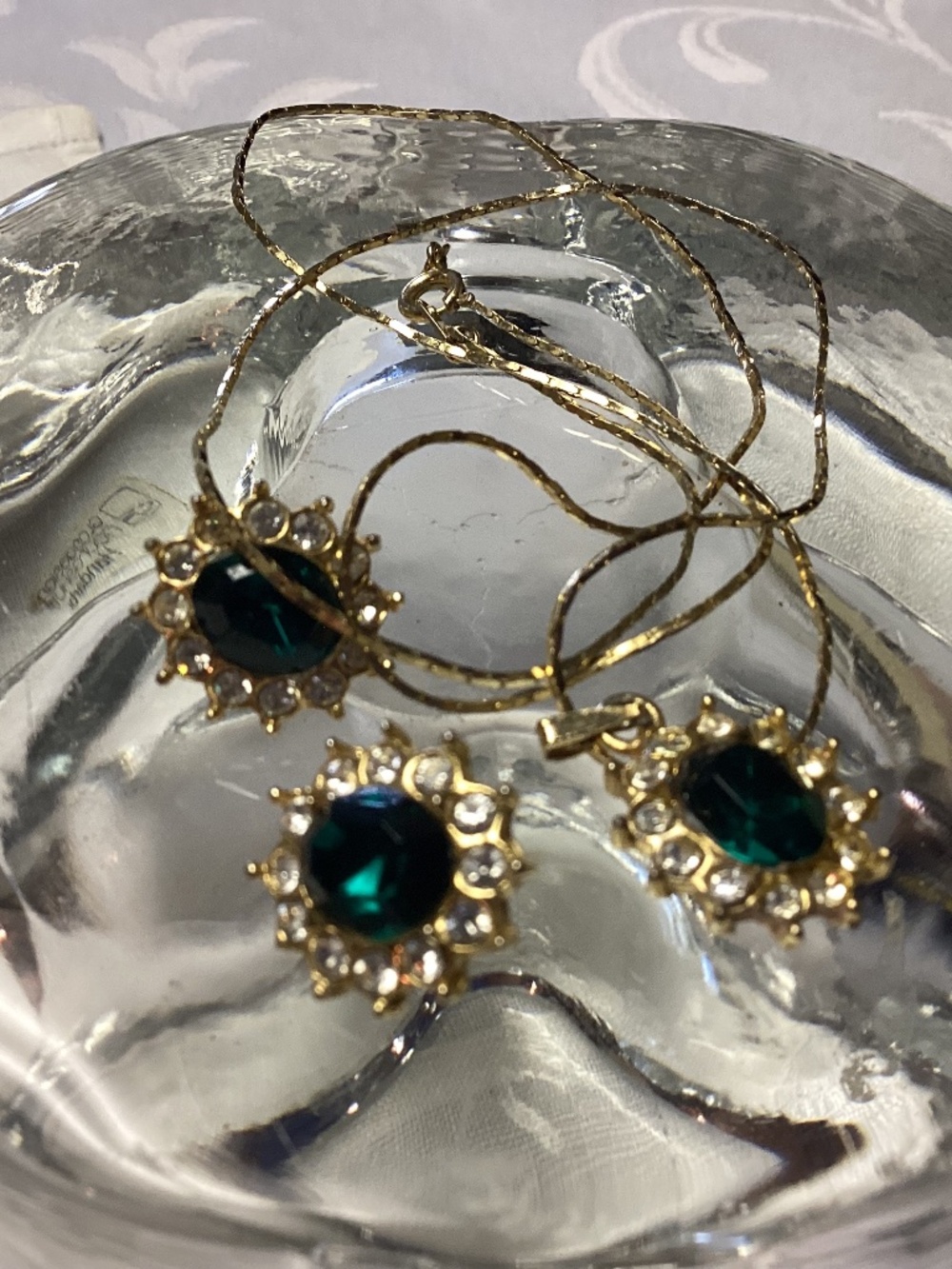GREEN JEWELRY SET. ONG. FABULOUS EMERALD CITY HERE WE COME 💚💚💚💚